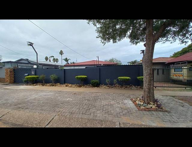 3 BEDROOM HOUSE FOR SALE IN PRETORIA GARDENS